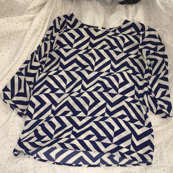 Francesca's Collections Tops - Francesca’s Navy and White Geometric Top